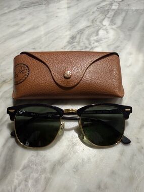 Ray-Ban Women’s Club Master

W0365